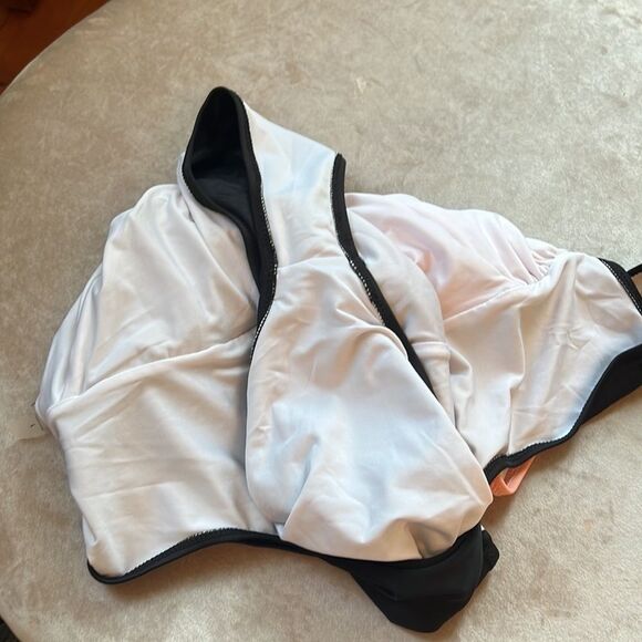 Like new! Cupshe Sz L Color Block U back 1Pc Swimsuit - Picture 8 of 8